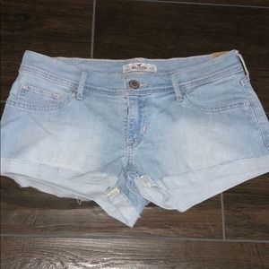 NWT Hollister Low Rise Jean Shorts Size 7
